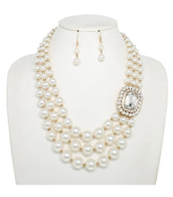 Load image into Gallery viewer, Pearl Statement Necklace
