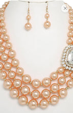 Load image into Gallery viewer, Pearl Statement Necklace
