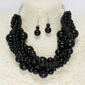 Pearly Black Cluster Necklace